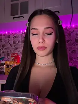 Snapshot of EricaWalls chatting on 02.22.25 EricaWalls online show from 02.22.25