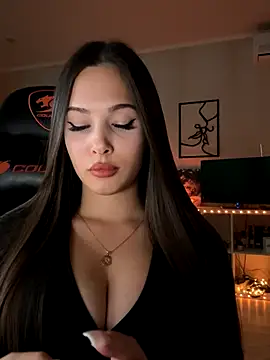 Snapshot of EricaWalls chatting on 09.13.25 EricaWalls online show from 09.13.25