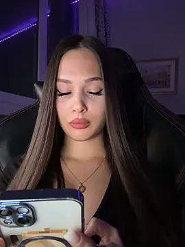 Snapshot of EricaWalls chatting on 10.05.25 EricaWalls online show from 10.05.25