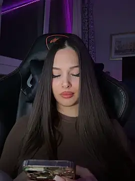 Snapshot of EricaWalls chatting on 11.04.25 EricaWalls online show from 11.04.25