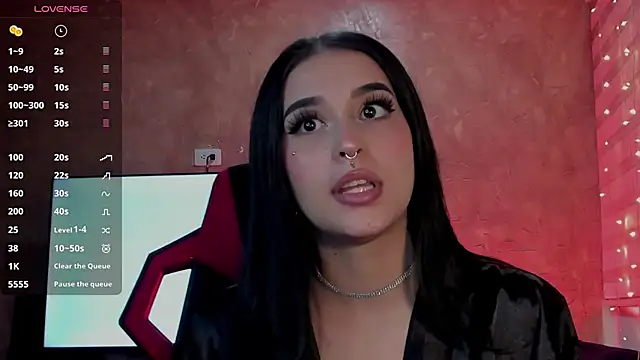 Snapshot of Charlotte_greys chatting on 02.15.25 Charlotte greys online show from 02.15.25