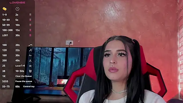 Snapshot of Charlotte_greys chatting on 02.17.25 Charlotte greys online show from 02.17.25