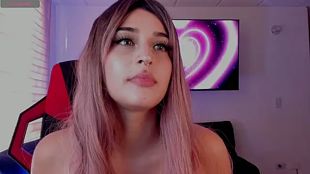 Snapshot of Charlotte_greys chatting on 09.26.25 Charlotte greys online show from 09.26.25