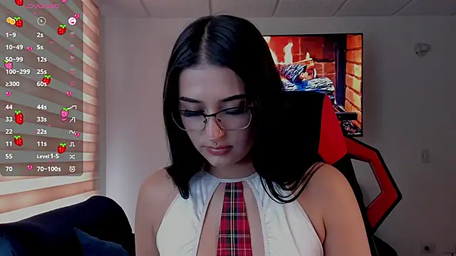 Snapshot of Charlotte_greys chatting on 10.10.25 Charlotte greys online show from 10.10.25