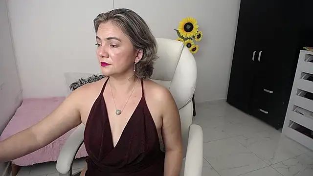 Snapshot of Chiraz_hasnaa chatting on 01.01.25 Chiraz hasnaa online show from 01.01.25