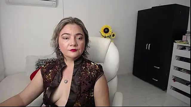 Snapshot of Chiraz_hasnaa chatting on 01.03.25 Chiraz hasnaa online show from 01.03.25