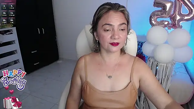 Snapshot of Chiraz_hasnaa chatting on 01.11.25 Chiraz hasnaa online show from 01.11.25