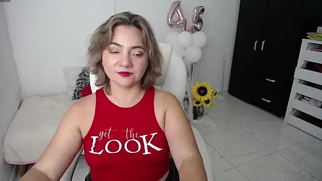 Snapshot of Chiraz_hasnaa chatting on 01.27.25 Chiraz hasnaa online show from 01.27.25