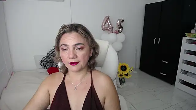 Snapshot of Chiraz_hasnaa chatting on 01.27.25 Chiraz hasnaa online show from 01.27.25