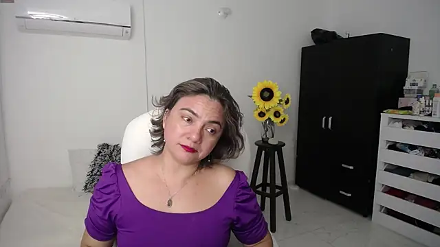 Snapshot of Chiraz_hasnaa chatting on 03.07.25 Chiraz hasnaa online show from 03.07.25