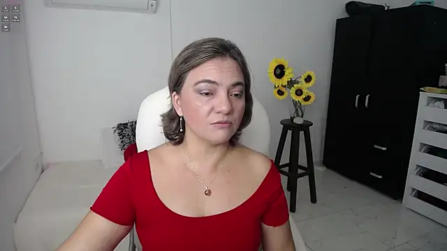 Snapshot of Chiraz_hasnaa chatting on 03.16.25 Chiraz hasnaa online show from 03.16.25