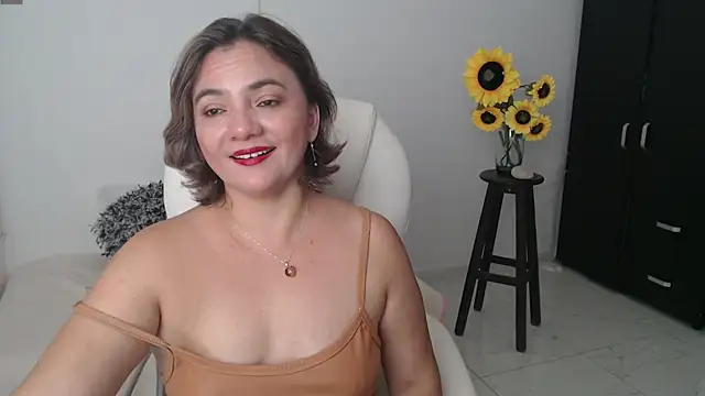 Snapshot of Chiraz_hasnaa chatting on 03.21.25 Chiraz hasnaa online show from 03.21.25