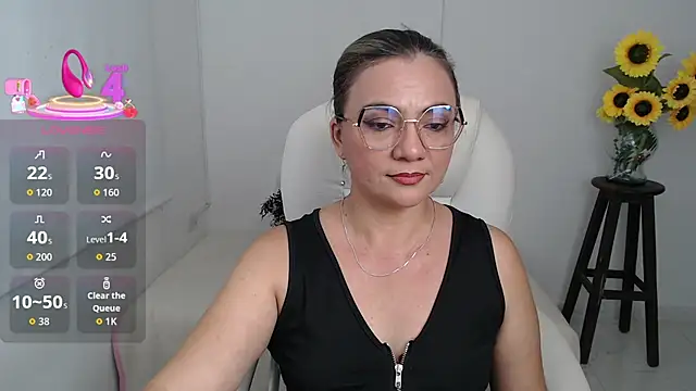 Snapshot of Chiraz_hasnaa chatting on 10.15.25 Chiraz hasnaa online show from 10.15.25