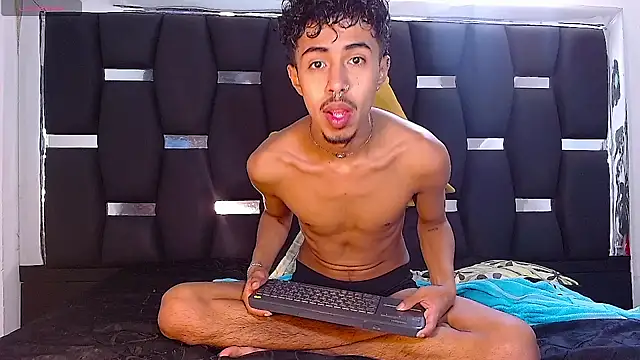 Snapshot of RyanRizzo chatting on 12.09.24 RyanRizzo online show from 12.09.24