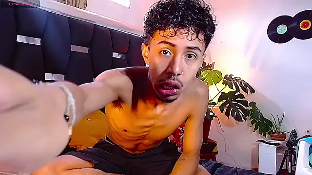 Snapshot of RyanRizzo chatting on 12.10.24 RyanRizzo online show from 12.10.24