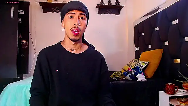 Snapshot of RyanRizzo chatting on 12.23.24 RyanRizzo online show from 12.23.24