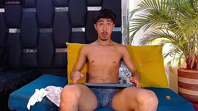 Snapshot of RyanRizzo chatting on 01.23.25 RyanRizzo online show from 01.23.25