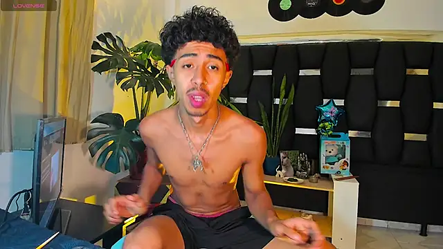 Snapshot of RyanRizzo chatting on 02.28.25 RyanRizzo online show from 02.28.25