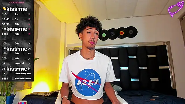 Snapshot of RyanRizzo chatting on 03.12.25 RyanRizzo online show from 03.12.25