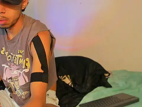 Snapshot of RyanRizzo chatting on 10.09.25 RyanRizzo online show from 10.09.25