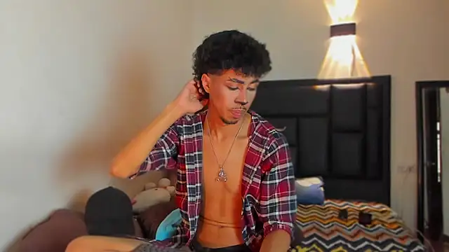 Snapshot of RyanRizzo chatting on 10.30.25 RyanRizzo online show from 10.30.25