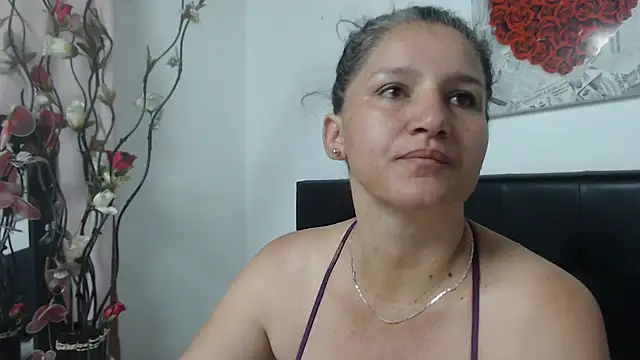 Snapshot of Angelinna_Milf chatting on 12.15.24 Angelinna Milf online show from 12.15.24