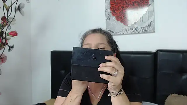Snapshot of Angelinna_Milf chatting on 01.11.25 Angelinna Milf online show from 01.11.25