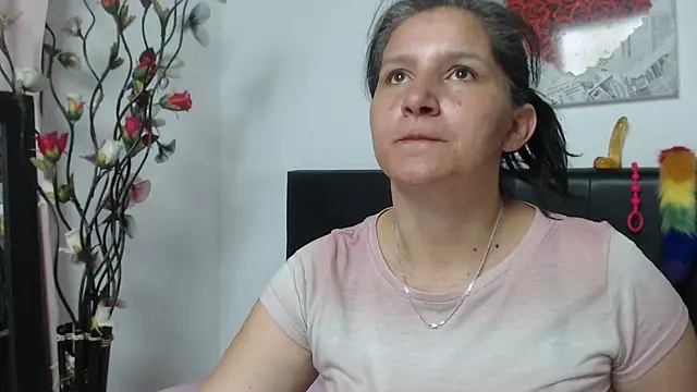 Snapshot of Angelinna_Milf chatting on 01.14.25 Angelinna Milf online show from 01.14.25