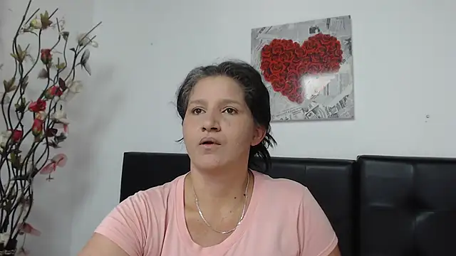 Snapshot of Angelinna_Milf chatting on 01.16.25 Angelinna Milf online show from 01.16.25