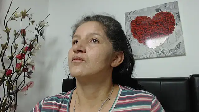 Snapshot of Angelinna_Milf chatting on 01.19.25 Angelinna Milf online show from 01.19.25