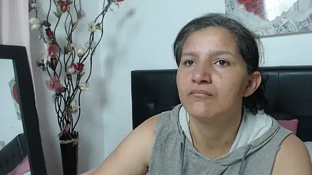Snapshot of Angelinna_Milf chatting on 01.24.25 Angelinna Milf online show from 01.24.25