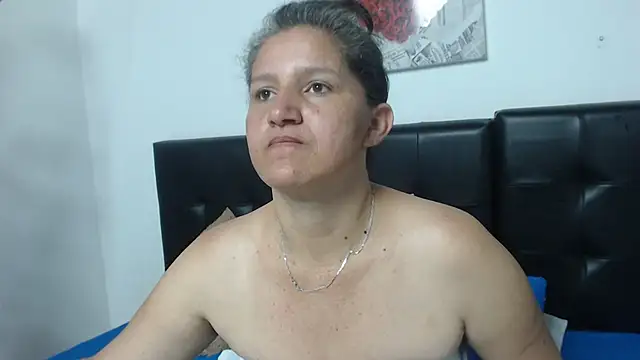Snapshot of Angelinna_Milf chatting on 01.25.25 Angelinna Milf online show from 01.25.25