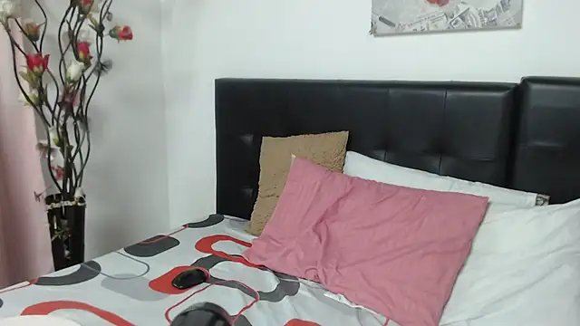 Snapshot of Angelinna_Milf chatting on 01.26.25 Angelinna Milf online show from 01.26.25