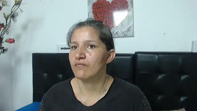 Snapshot of Angelinna_Milf chatting on 02.01.25 Angelinna Milf online show from 02.01.25