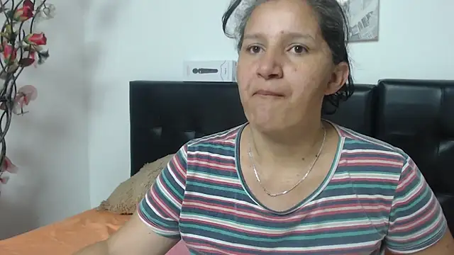 Snapshot of Angelinna_Milf chatting on 02.07.25 Angelinna Milf online show from 02.07.25
