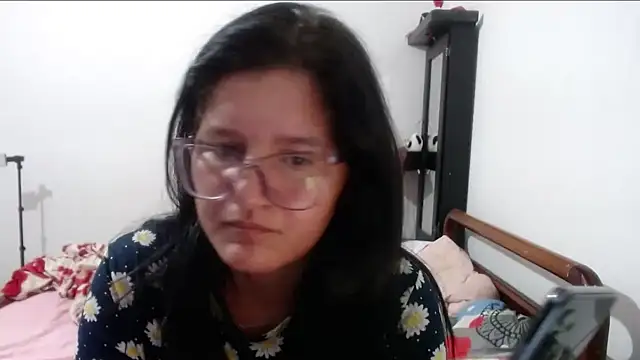 Snapshot of Angelinna_Milf chatting on 09.17.25 Angelinna Milf online show from 09.17.25