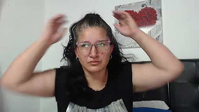 Snapshot of Angelinna_Milf chatting on 10.20.25 Angelinna Milf online show from 10.20.25