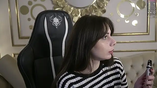 Snapshot of Alisa054 chatting on 02.07.25 Alisa054 online show from 02.07.25