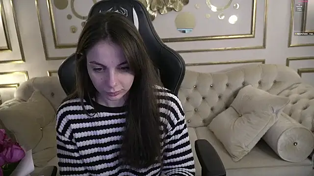 Snapshot of Alisa054 chatting on 02.08.25 Alisa054 online show from 02.08.25