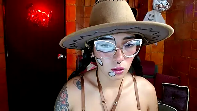 Snapshot of Raven__purple chatting on 10.17.25 Raven  purple online show from 10.17.25