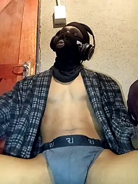 Snapshot of Thickcockzivyy chatting on 10.13.25 Thickcockzivyy online show from 10.13.25