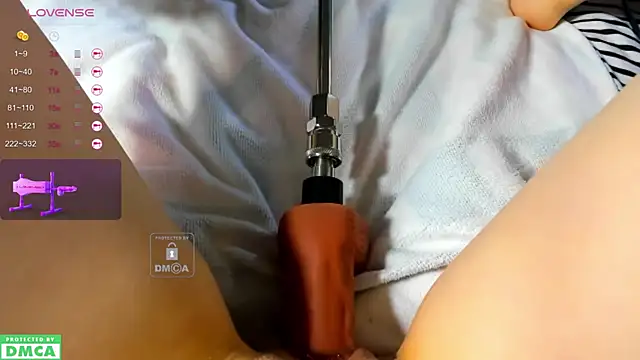 Snapshot of xteona chatting on 09.23.25 xteona online show from 09.23.25