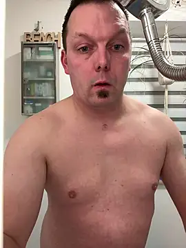 Snapshot of rundum40 chatting on 02.09.25 rundum40 online show from 02.09.25