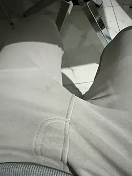 Snapshot of homidor chatting on 12.14.24 homidor online show from 12.14.24