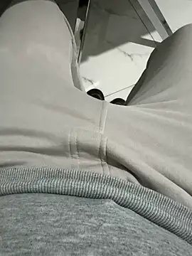 Snapshot of homidor chatting on 12.21.24 homidor online show from 12.21.24