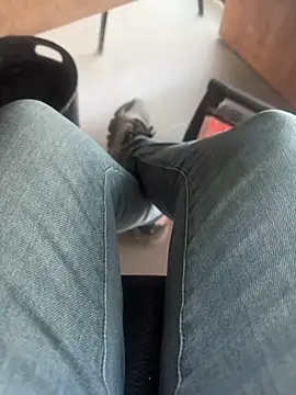 Snapshot of homidor chatting on 02.01.25 homidor online show from 02.01.25