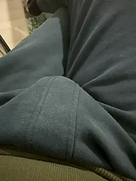 Snapshot of homidor chatting on 02.06.25 homidor online show from 02.06.25