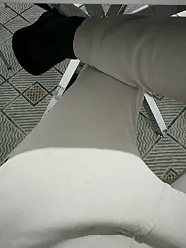 Snapshot of homidor chatting on 02.16.25 homidor online show from 02.16.25