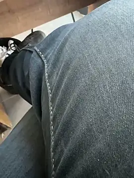 Snapshot of homidor chatting on 02.26.25 homidor online show from 02.26.25