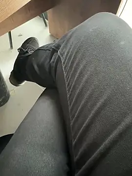 Snapshot of homidor chatting on 03.21.25 homidor online show from 03.21.25